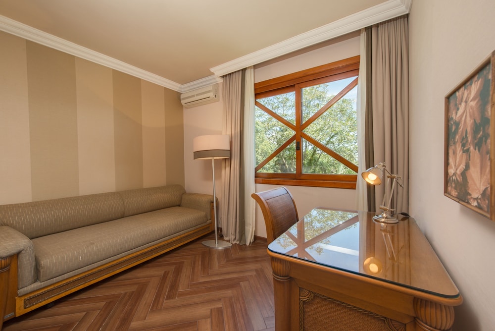Family Room - Photo 3