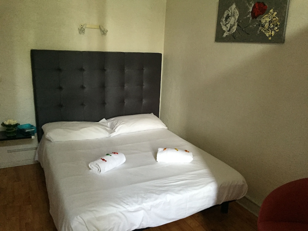 Standard Double Room photo 2