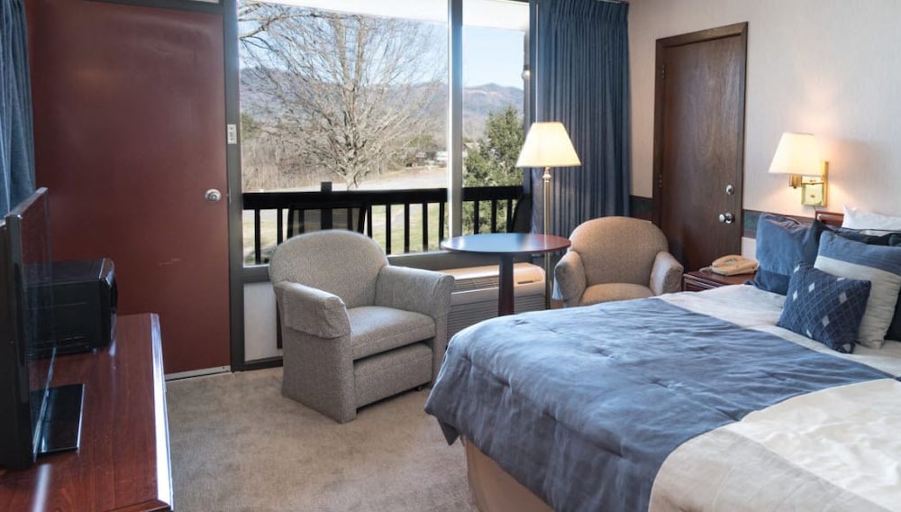 King, Jacuzzi & Fireplace - Non Smoking