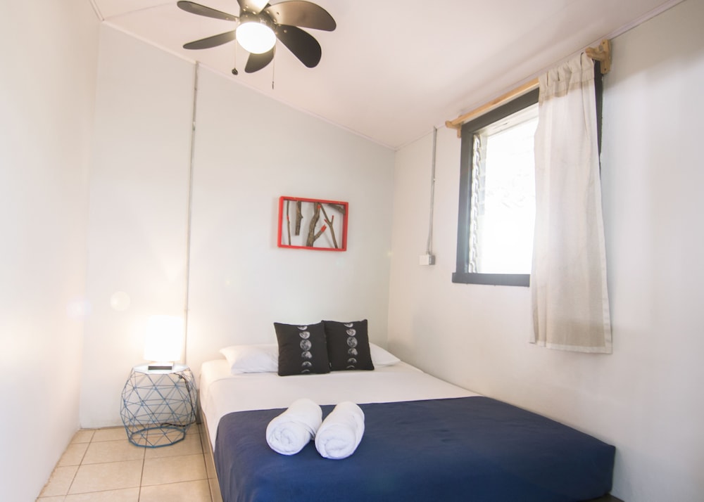 Small Twin Room Share Bathroom