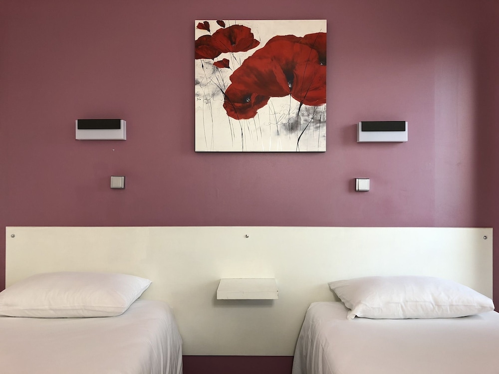 Twin Room - Photo 10
