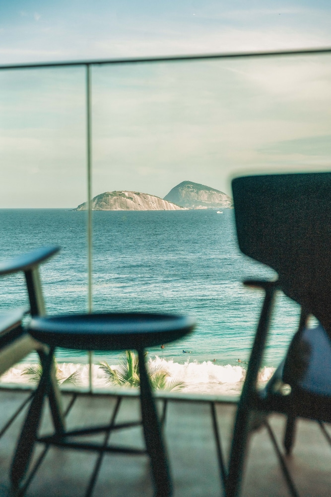 Deluxe Room, 1 King Bed, Oceanfront