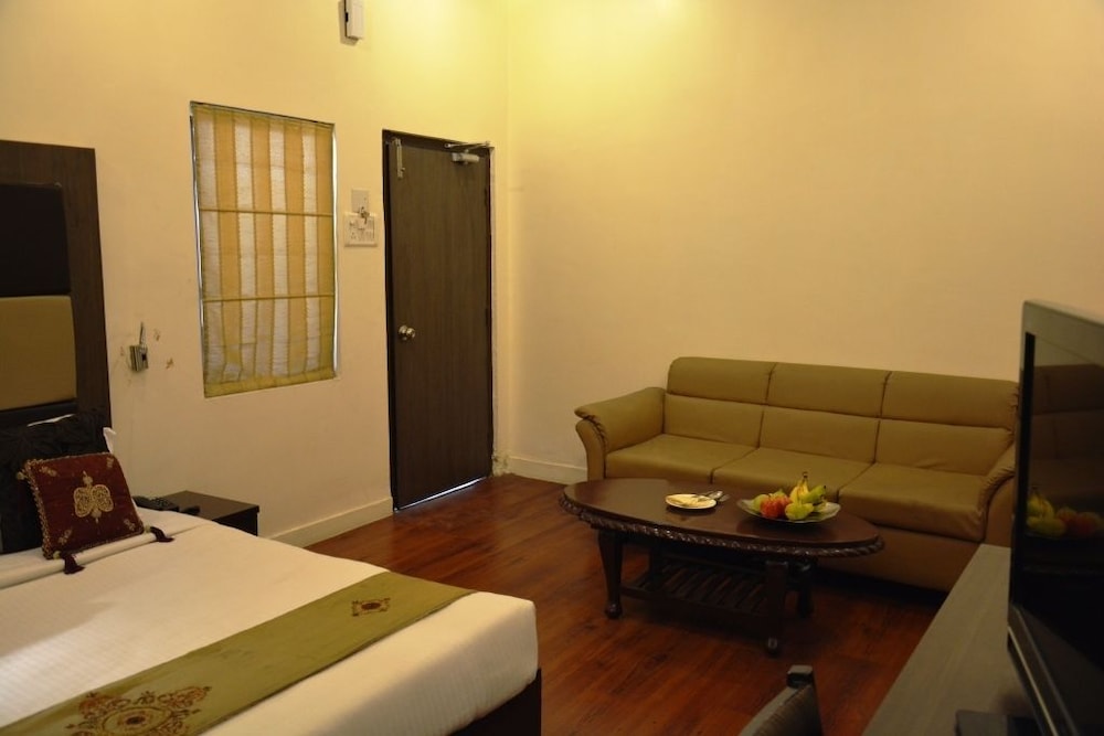 Prince Suite - Photo 1
