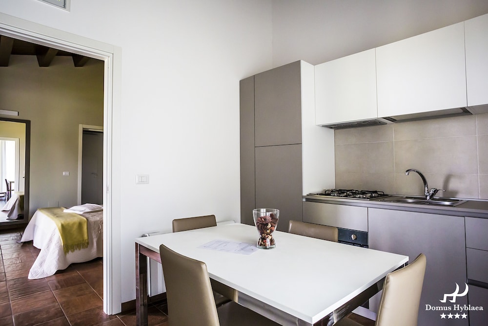 Classic Double or Twin Room, Pool Access, Garden View photo 2