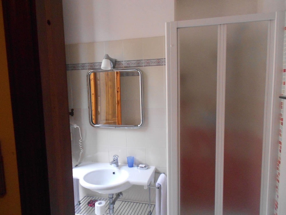 Double Room - Photo 19
