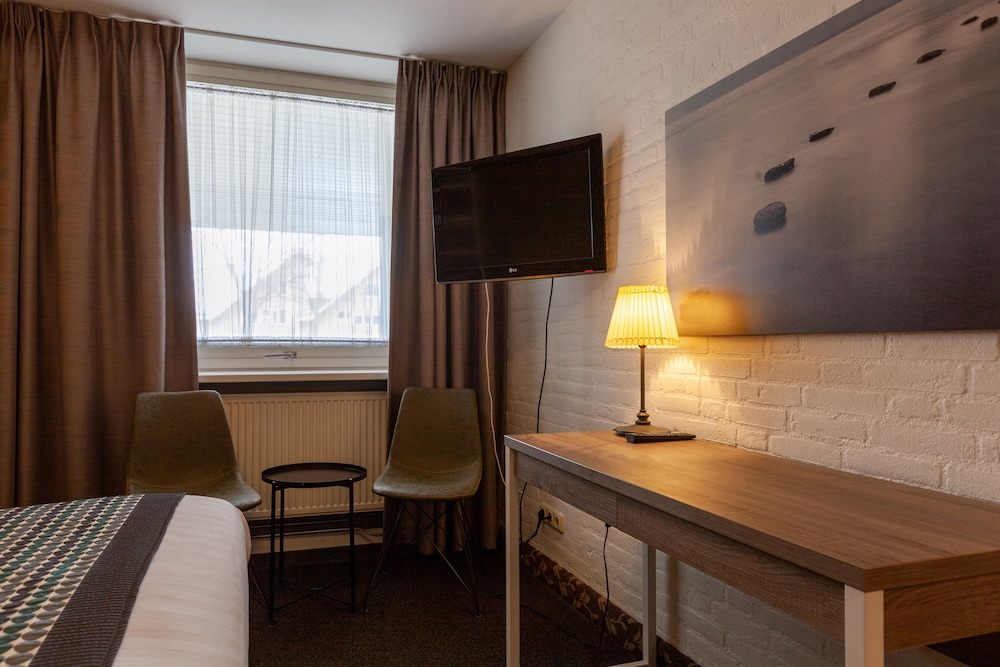 Business Room, 2 Twin Beds, Non Smoking - Photo 6