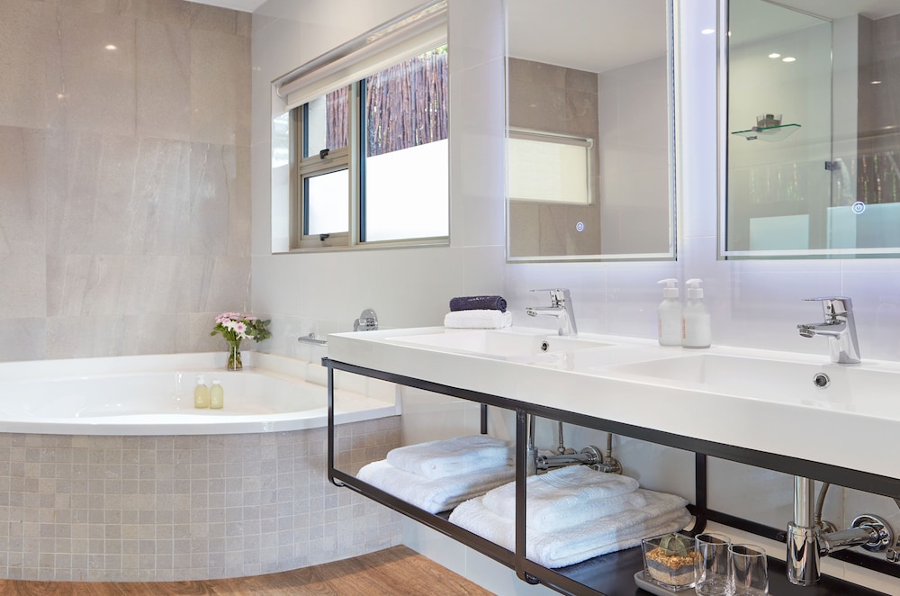 Luxury Suite, 1 Bedroom, Non Smoking, City View photo 2