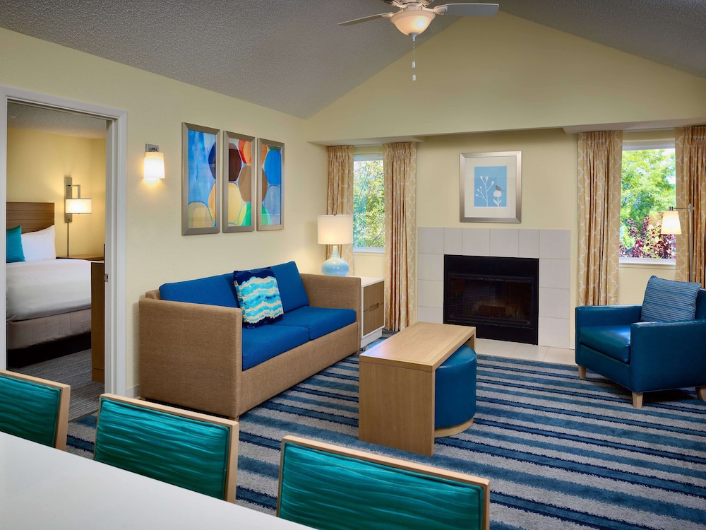 Suite, 2 Bedrooms - Photo 4