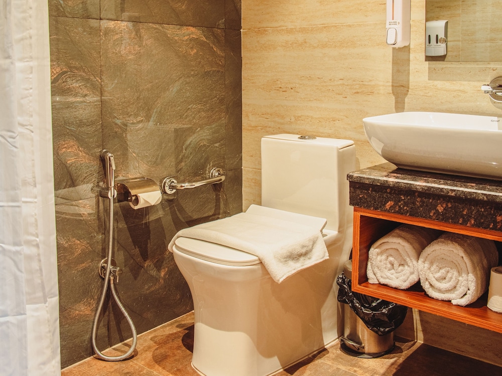 Executive Room - Photo 16