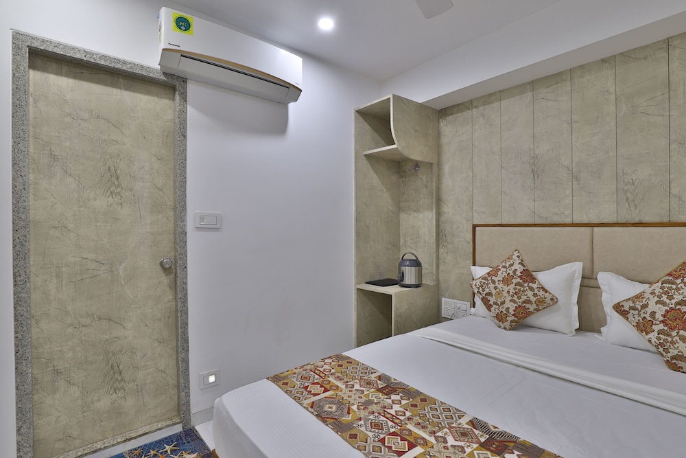 Deluxe Room - Photo 5