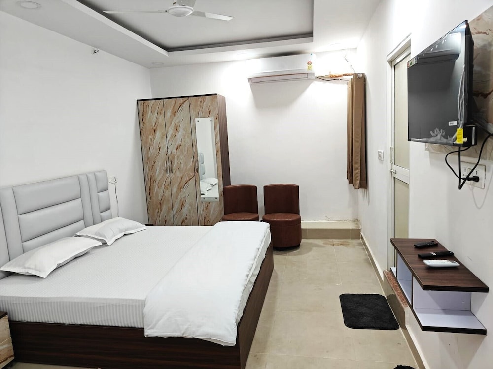Deluxe Double or Twin Room, Balcony, City View photo 3