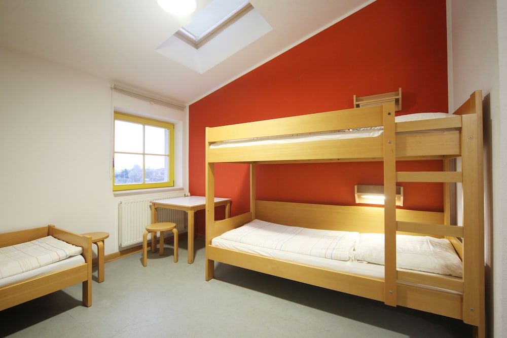Room, Shared Bathroom (5 persons, 1 single & 2 bunk beds) photo 3
