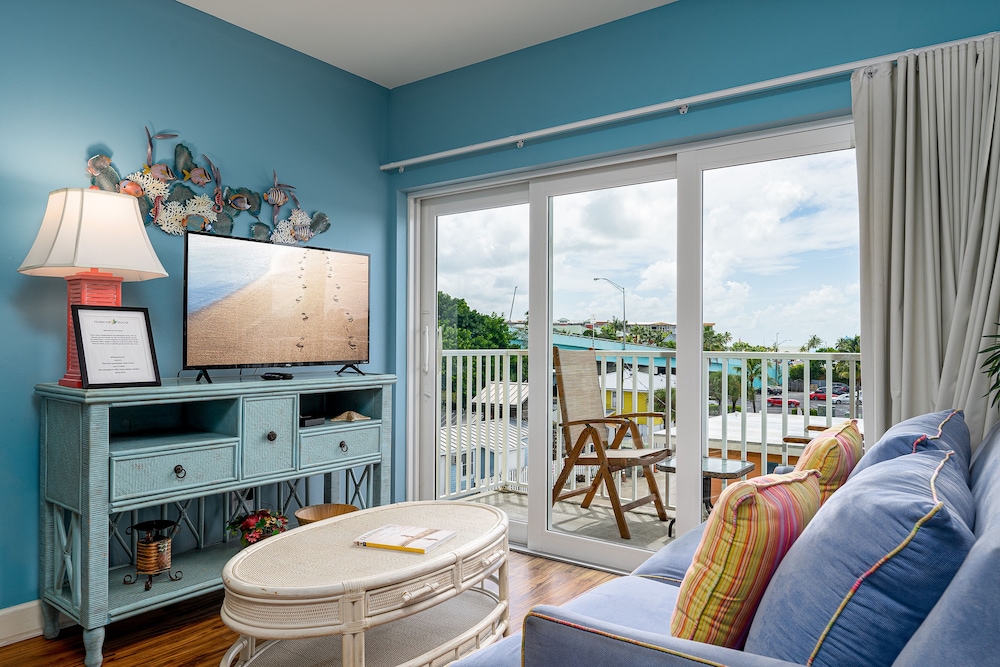 Condo, 2 Bedrooms 1 Bath, City View (unit 318)
