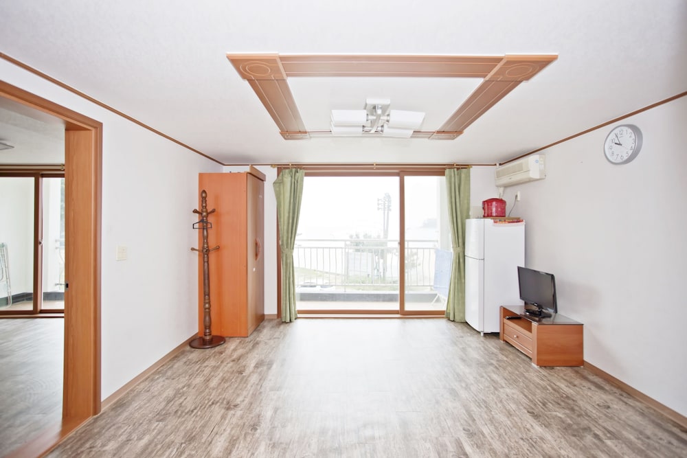 Room, 2 Bedrooms, Sea View photo 1