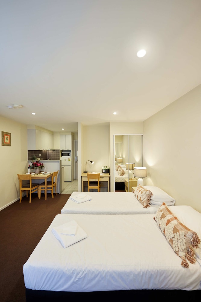 Triple Single Beds Apartment - Photo 6