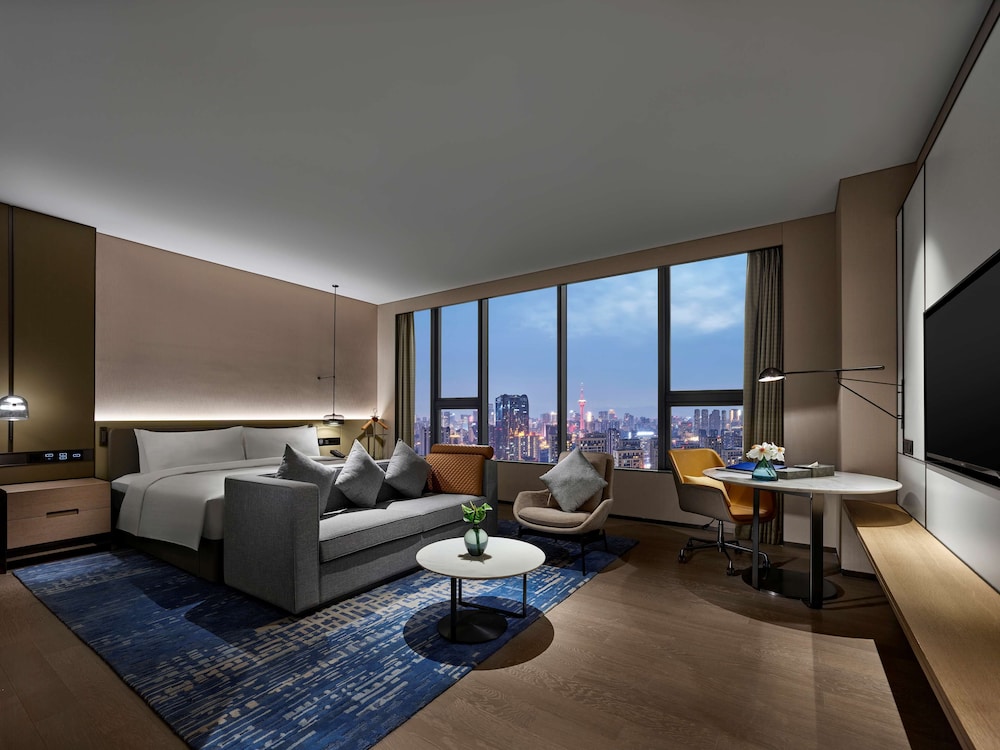 Premium Room, 1 King Bed photo 3