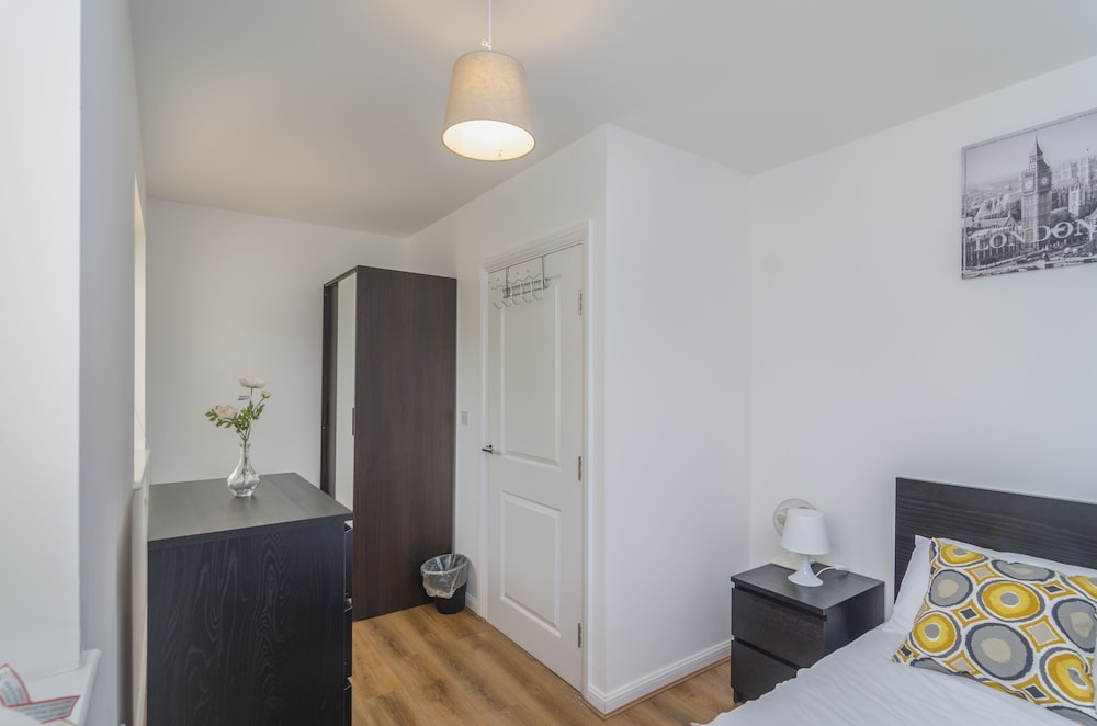 House, 2 Bedrooms photo 3