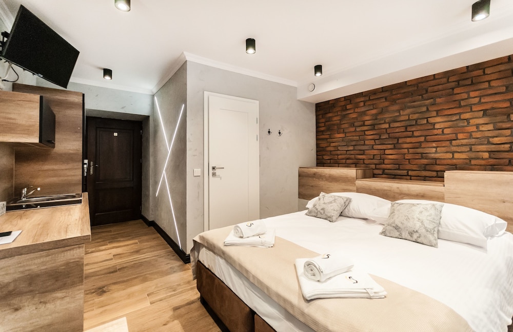 Comfort Studio Suite, 1 Queen Bed, Kitchenette (INDUSTRIAL) photo 3