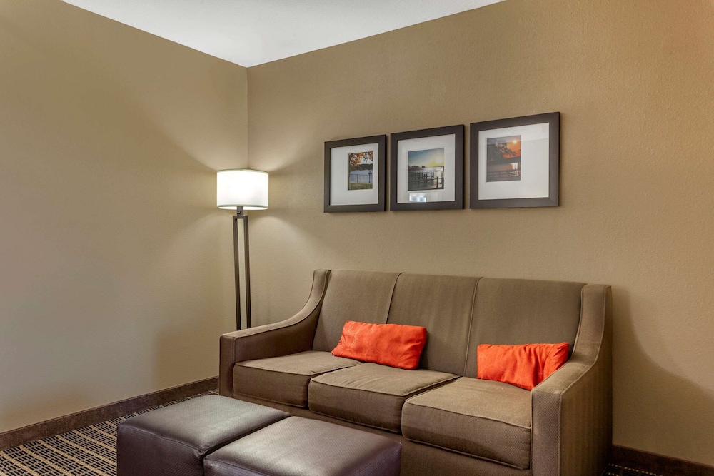 Suite, 2 Queen Beds photo 2