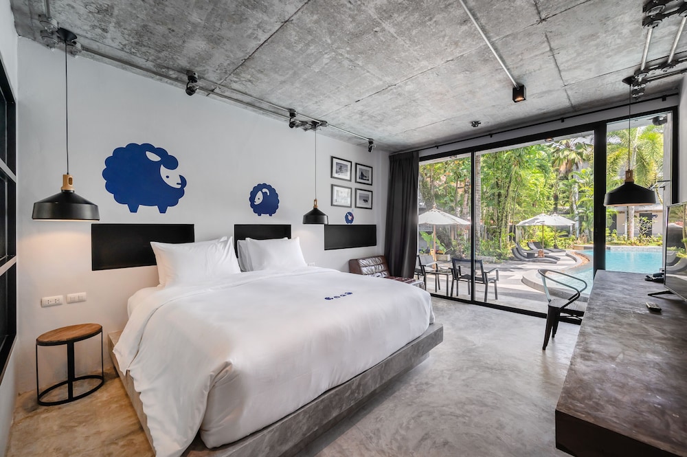 Superior Double Room Pool Access photo 3