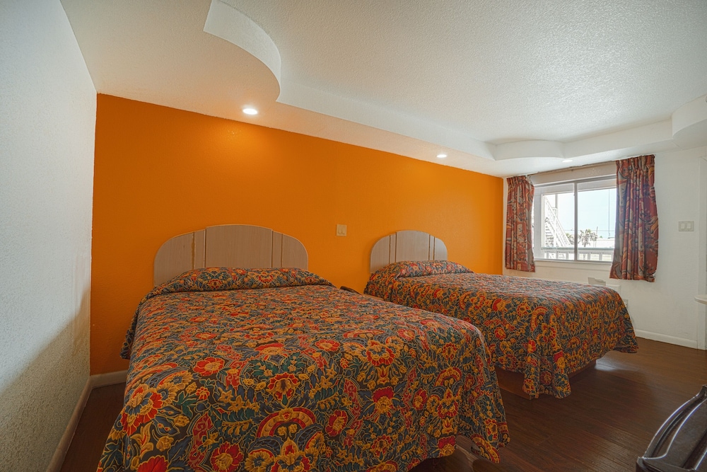 Room, 2 Queen Beds, Non Smoking photo 1