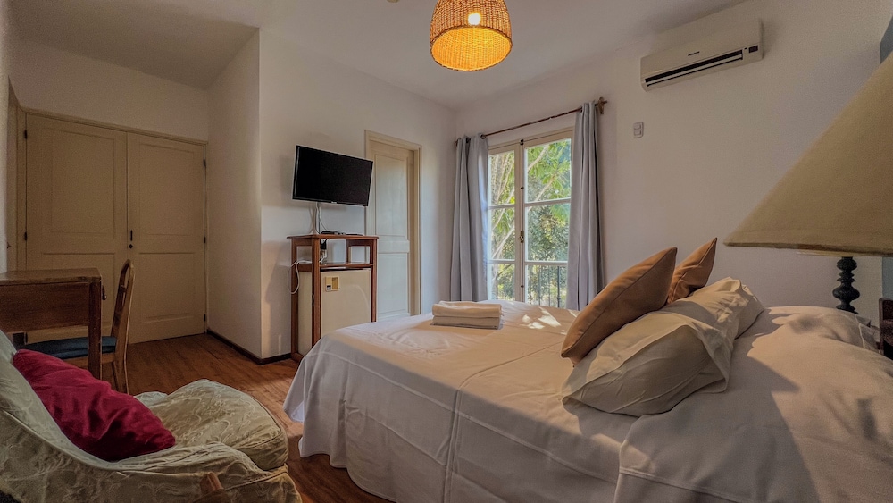 Double or Twin Room, Multiple Beds photo 3