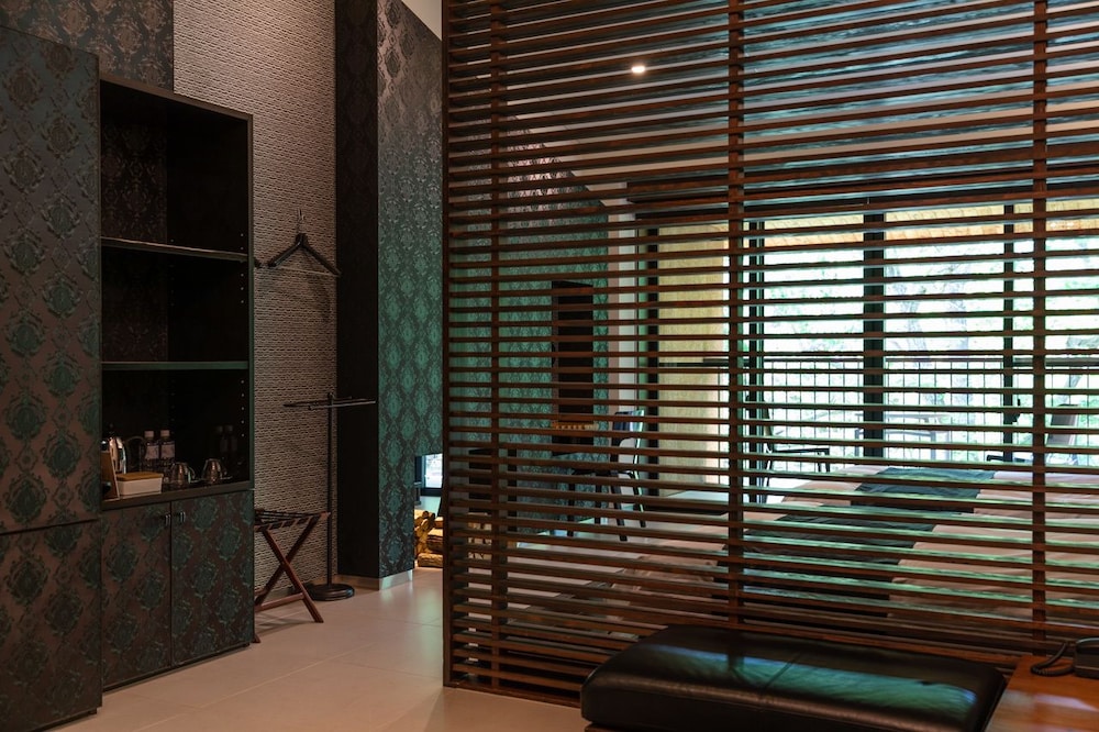 Jet Room