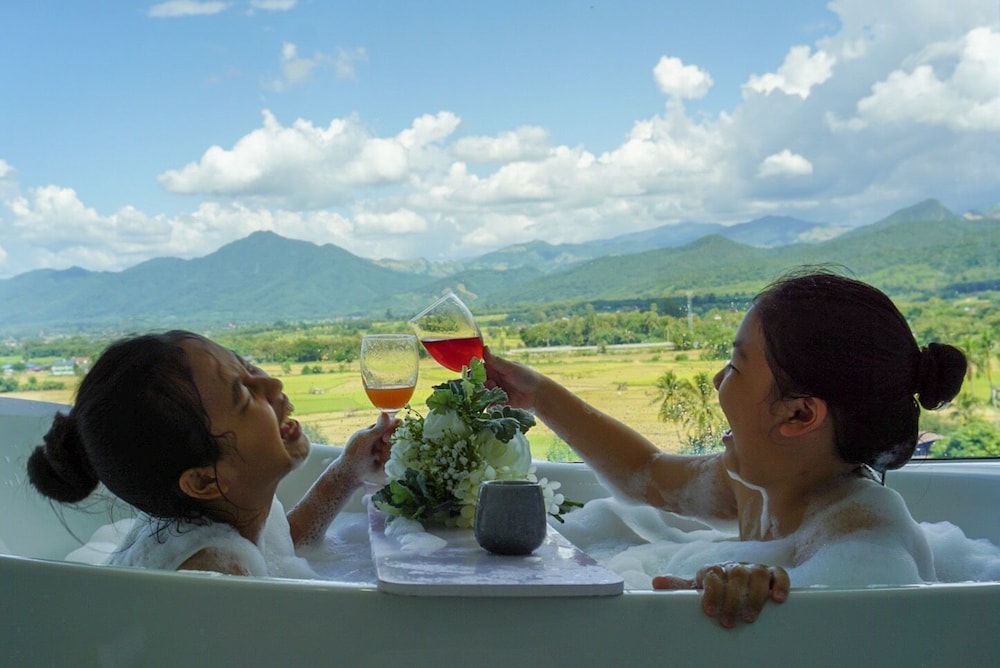 Family Room, Bathtub, Mountain View