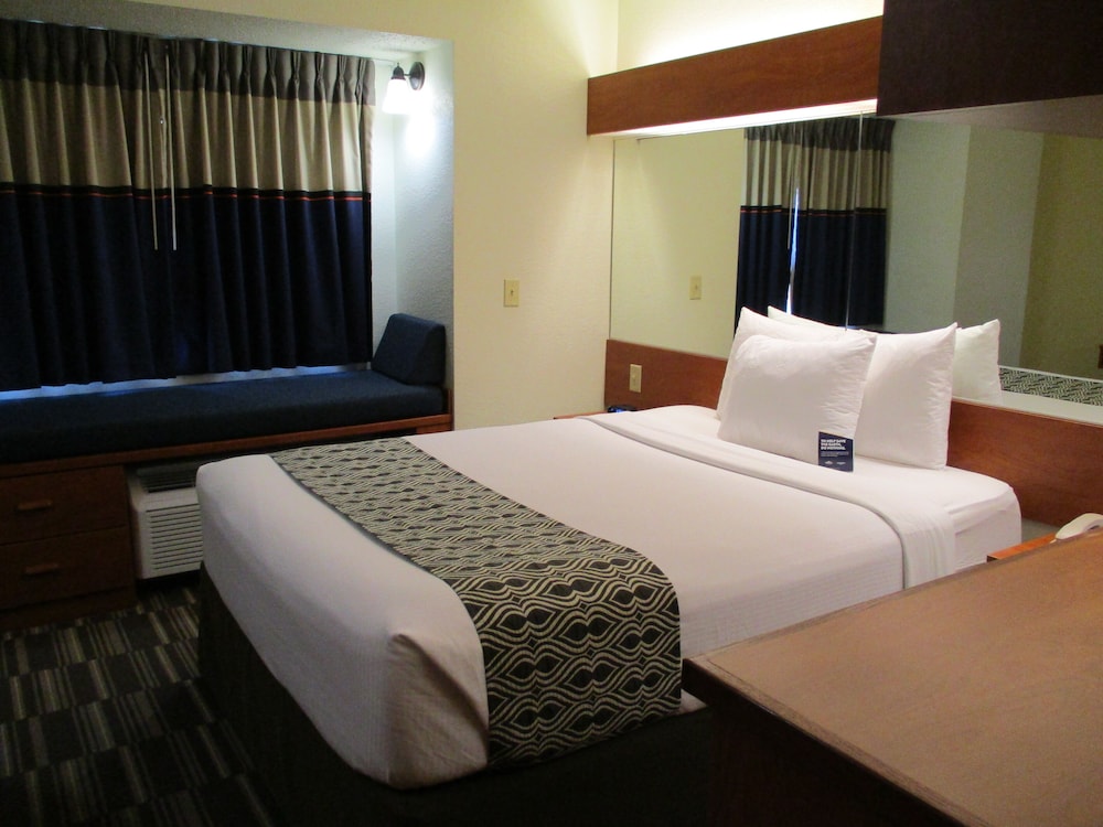 Standard Room, 1 Queen Bed - Photo 11