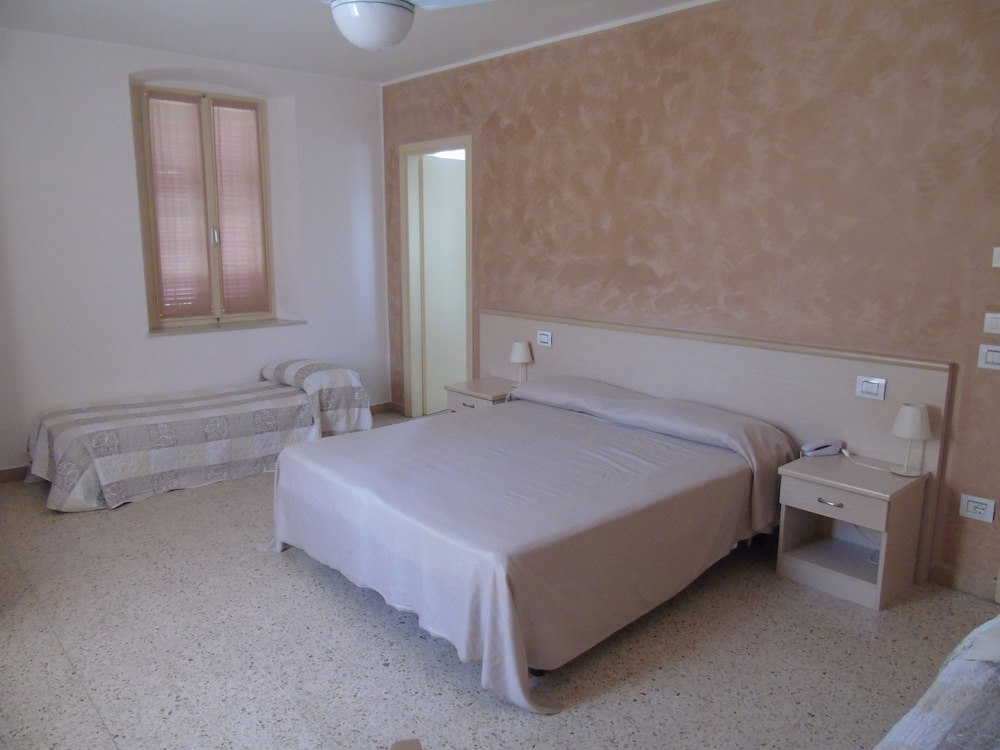Quadruple Room - Photo 1