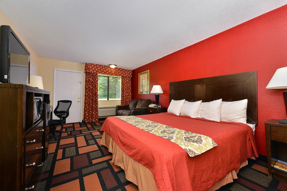 Room, 1 King Bed, Mobility Accessible, Non Smoking - Photo 2