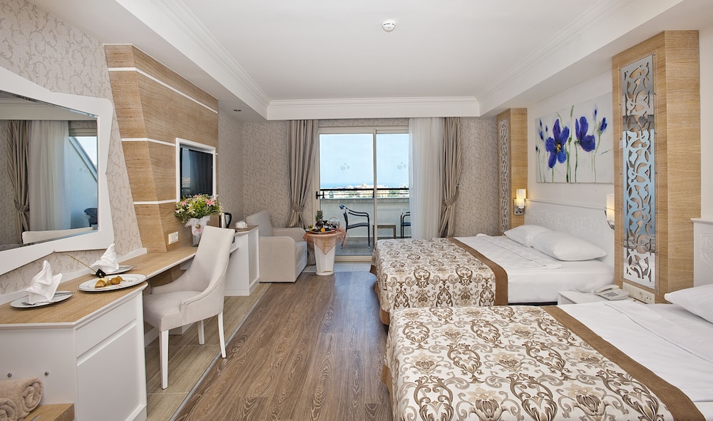 Standard Room, Partial Sea View