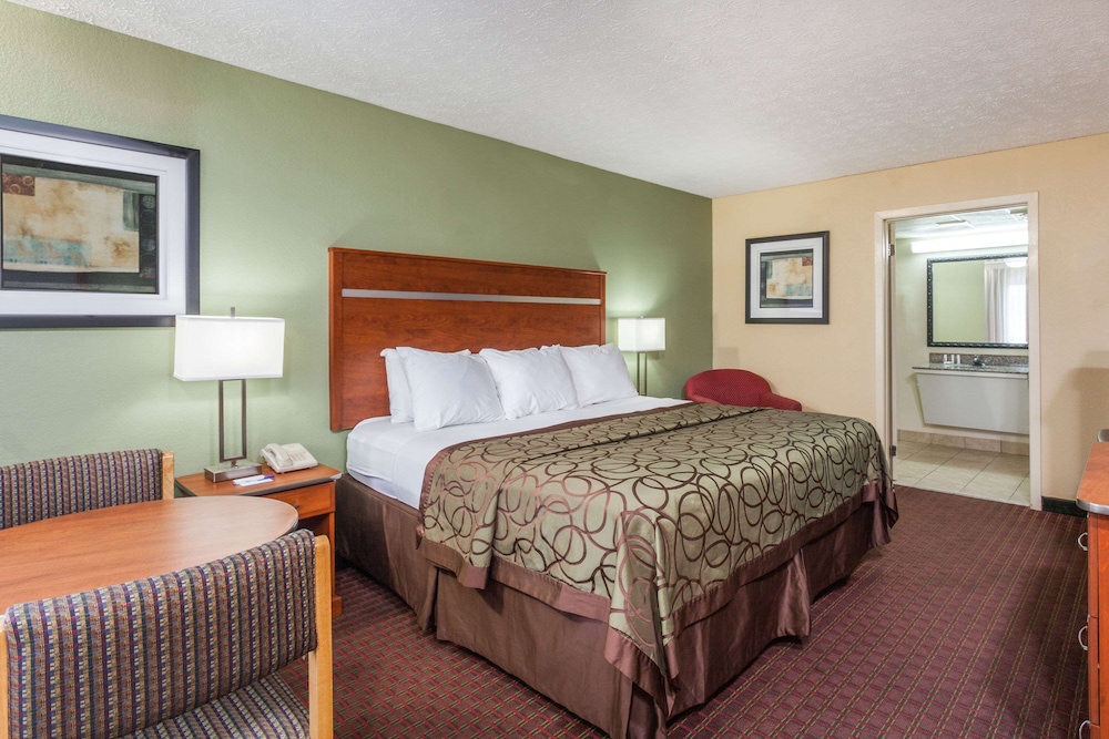 Room, Accessible photo 1