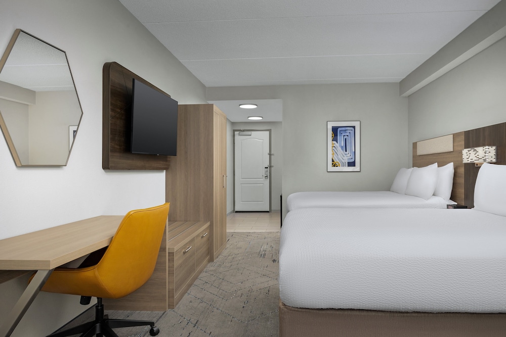 Standard Room, 2 Queen Beds (Walk-In Shower) - Photo 2