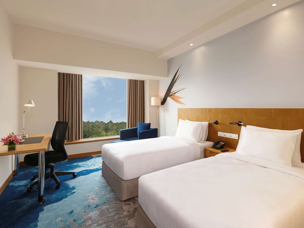 Standard Room, 2 Twin Beds, Poolside - Photo 6