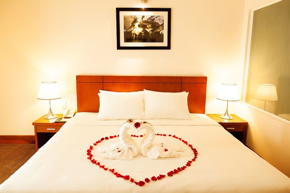 Presidential Suite, 1 King Bed, River View photo 3