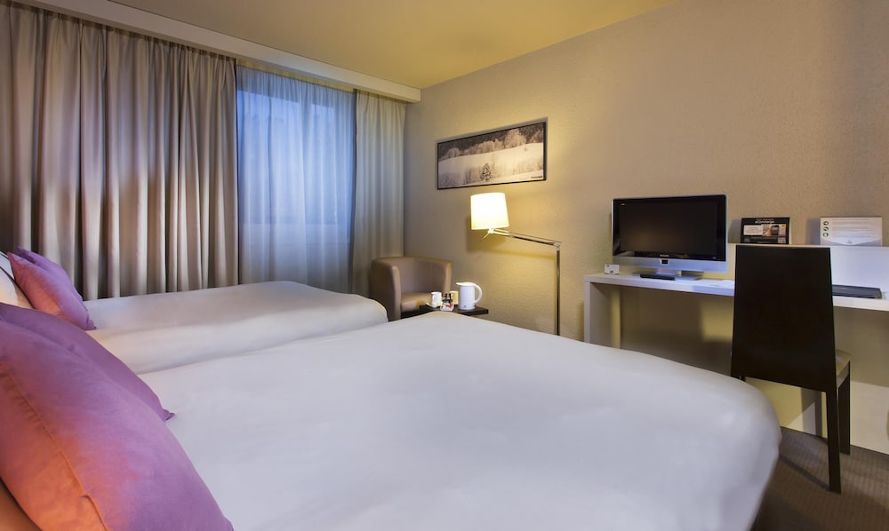 Standard Room, 2 Double Beds - Photo 1