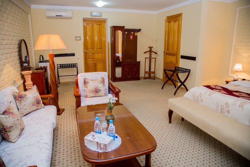 Deluxe Double or Twin Room - Photo 9