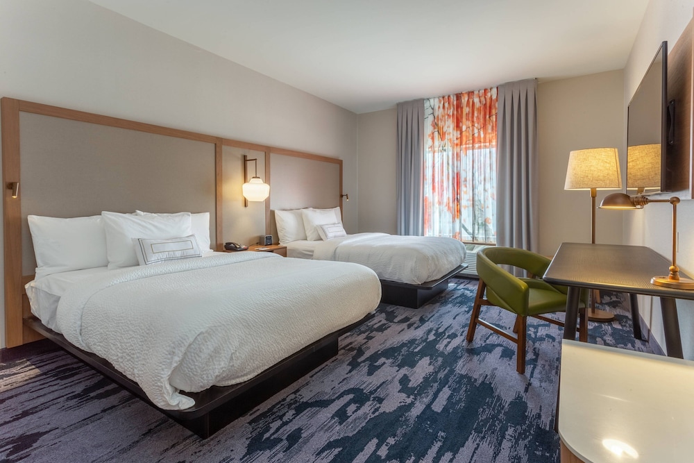 Room, 2 Queen Beds (Mobility Accessible, Tub)