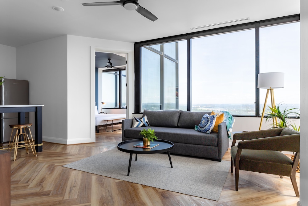 Corner Two Bedroom (Self Check-in with Virtual Front Desk)