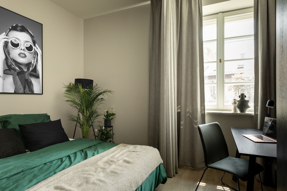 Standard Studio Suite, 1 Queen Bed, Non Smoking, Kitchenette