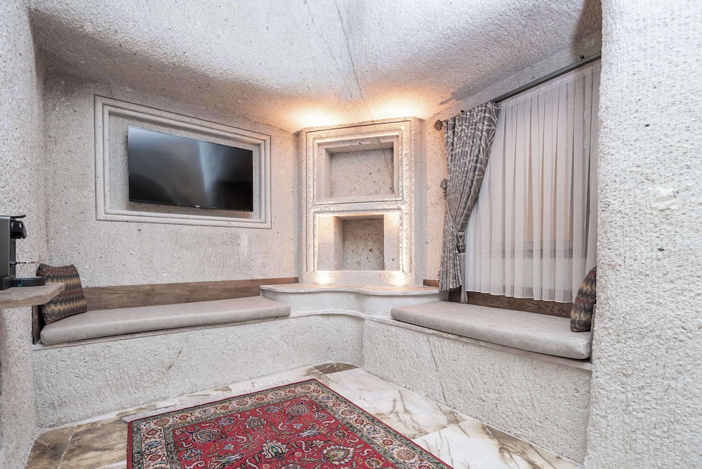 Suite (Cave) photo 3