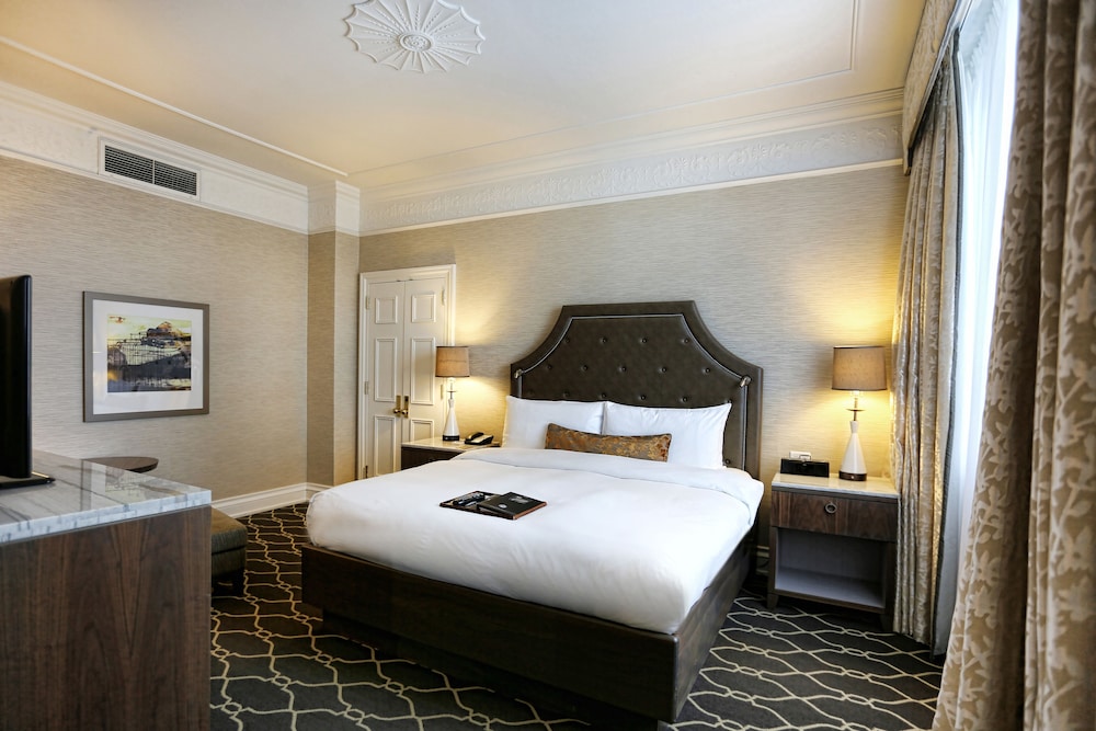 Signature Room, 1 King Bed, Non Smoking - Photo 1