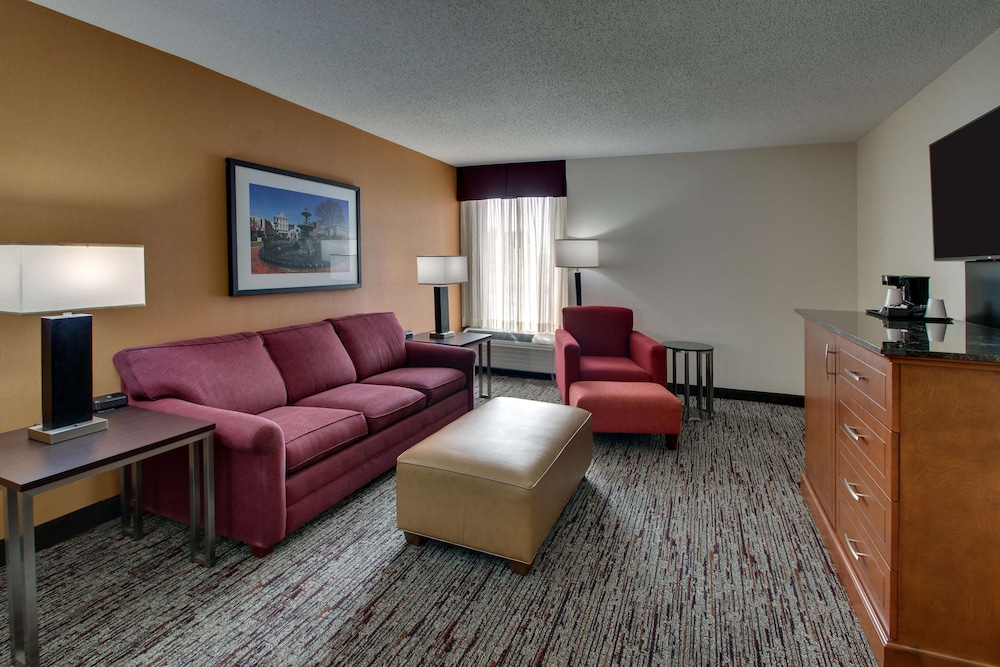 Suite, 1 King Bed with Sofa bed, Accessible, Refrigerator & Microwave (2 Rooms, Tub) photo 1