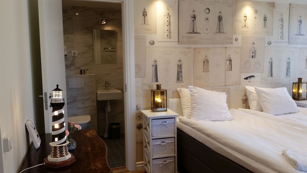 Superior Double or Twin Room, Private Bathroom photo 3