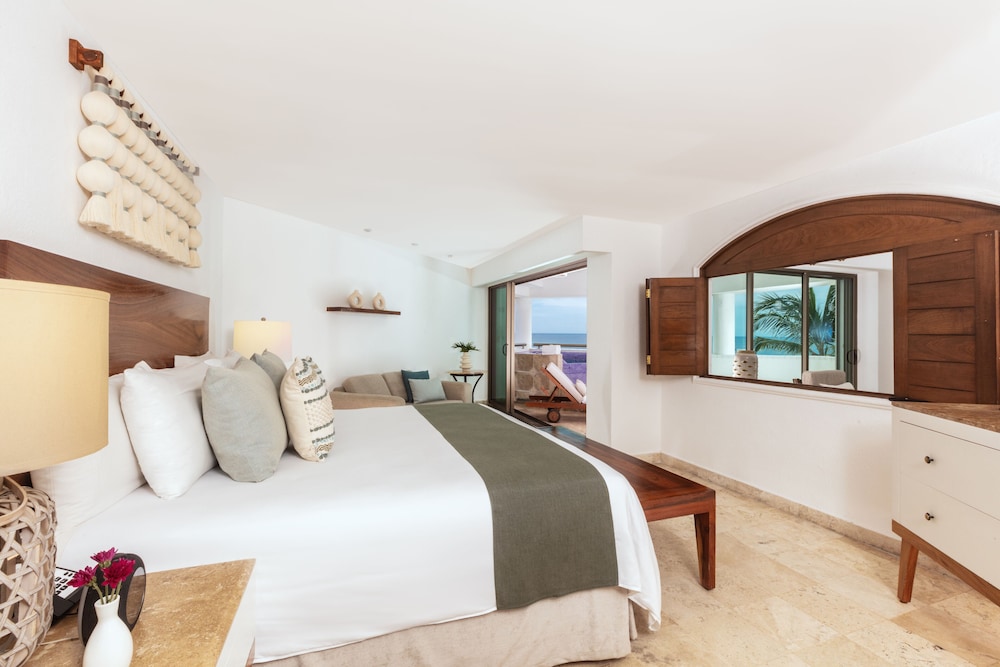 Master Oceanfront Suite With Jacuzzi