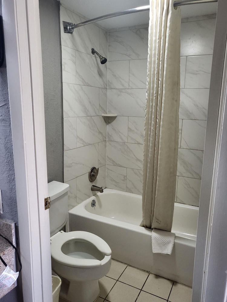 Room, 2 Double Beds, Accessible, Non Smoking - Photo 9