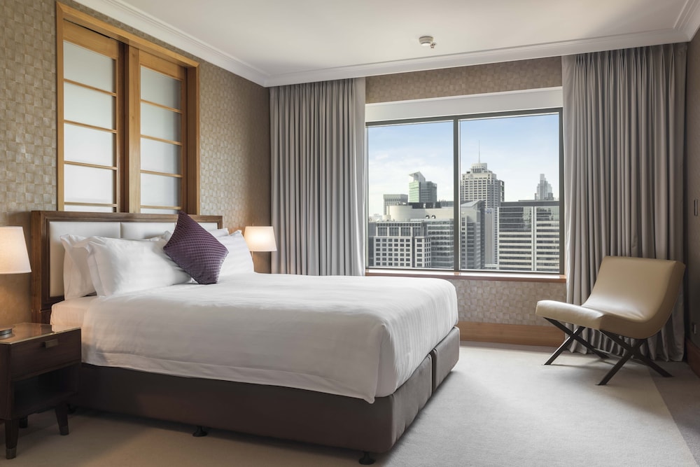 Jamison Club Executive Suite, Business Lounge Access (High Floor, Partial Water View)