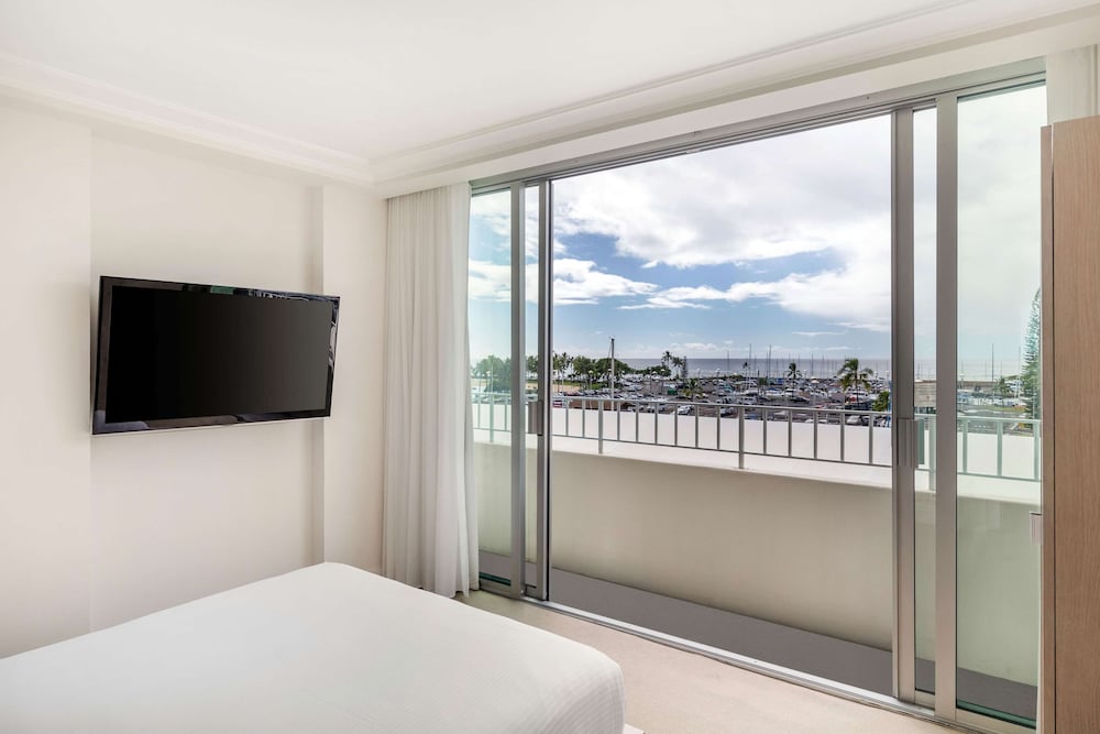 1 Bedroom Oceanfront Queen Suite Roll in Shwr - Photo 7