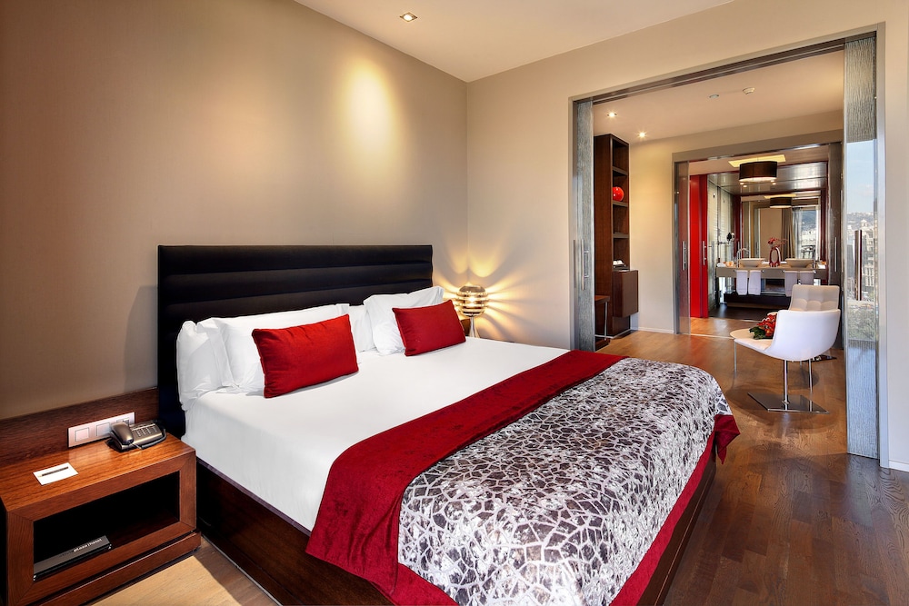 Deluxe Suite photo 2